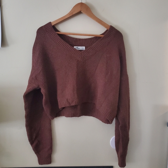 Brown Hollister v neck cropped sweater - Picture 2 of 6